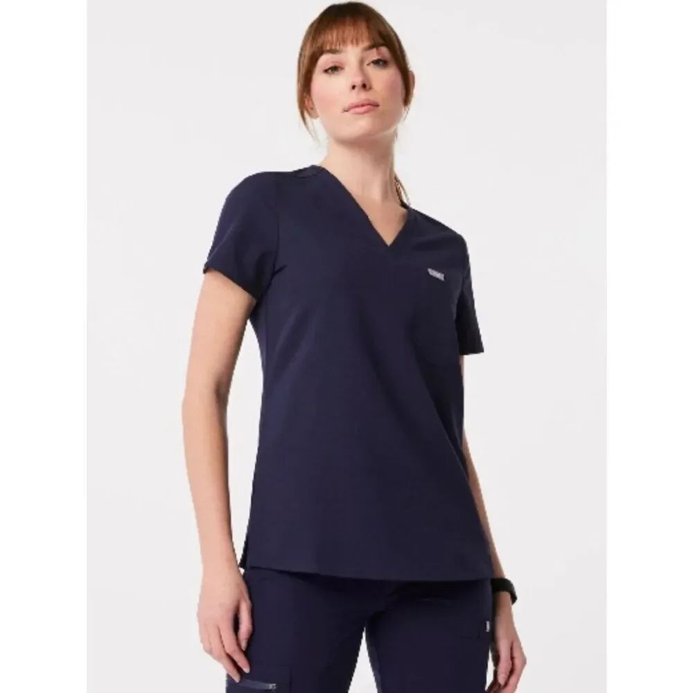 Like New! FIGS Catarina One-Pocket Scrub Top in Navy in Size L PO1683
